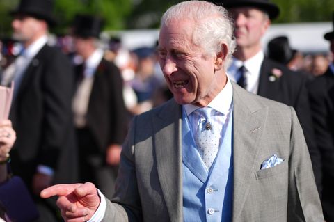 König Charles III. während seiner königlichen Gartenparty im Buckingham Palace.