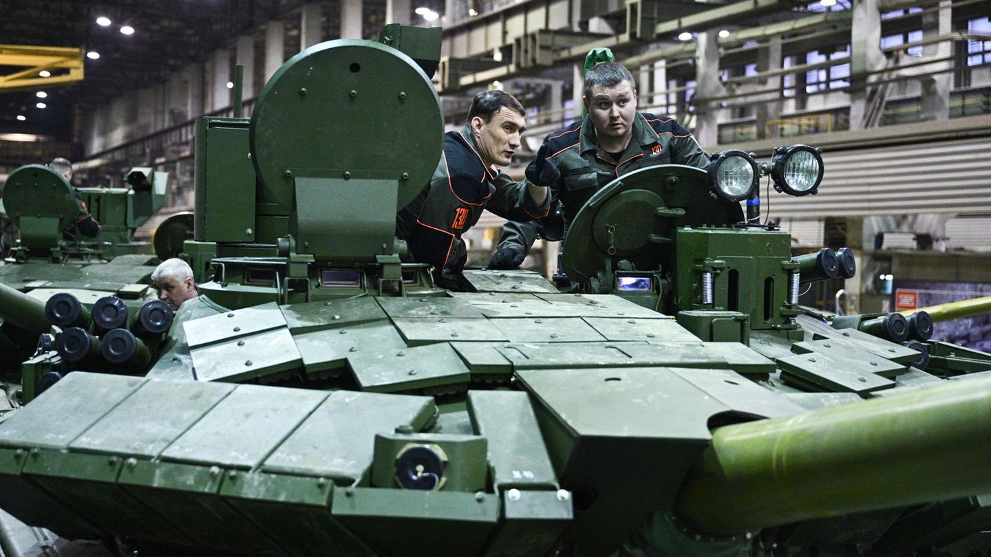 This is how China lubricates Putin’s war machine with money, chips and ball bearings