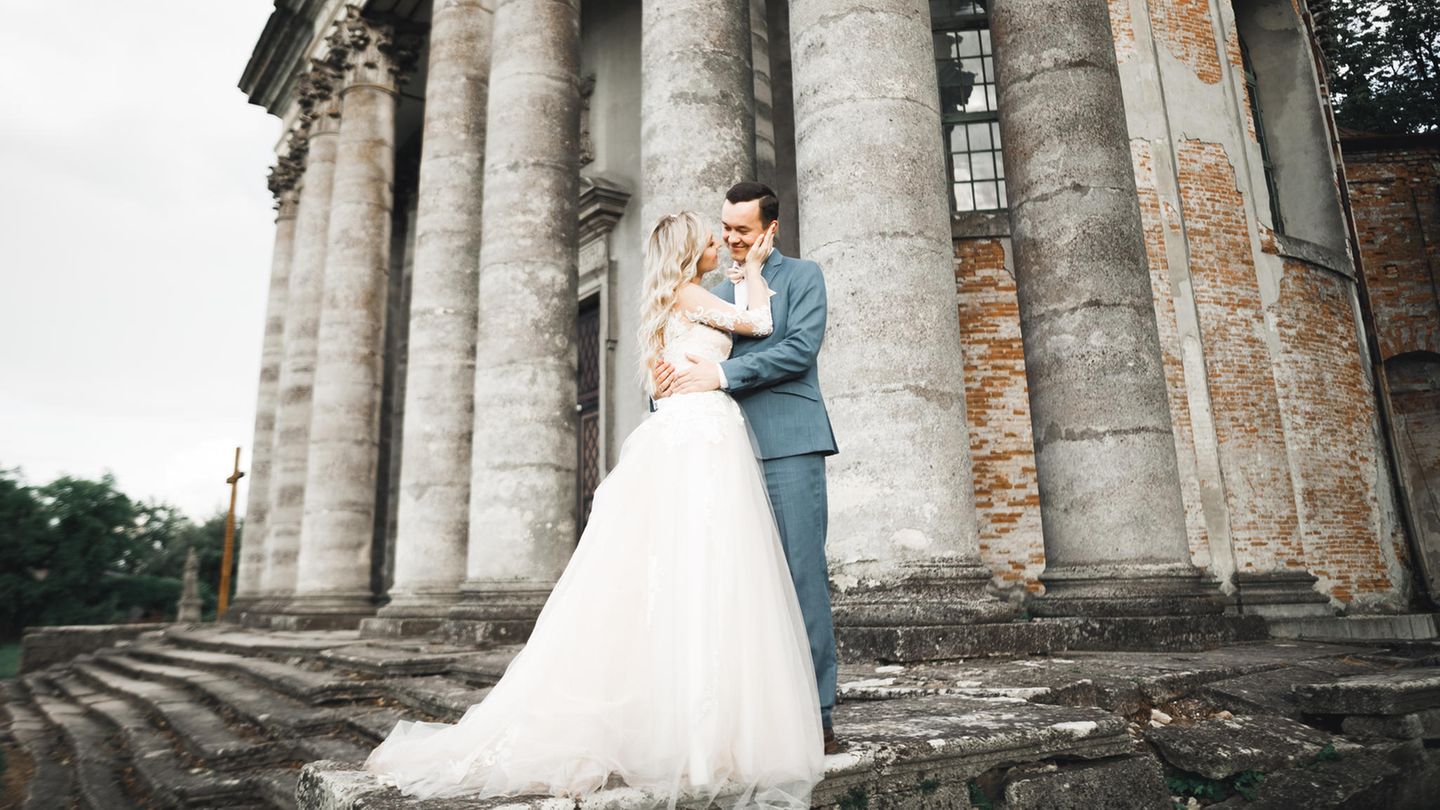 Wedding Planner Froonck: “The bride and groom must pay at least for overnight stays”