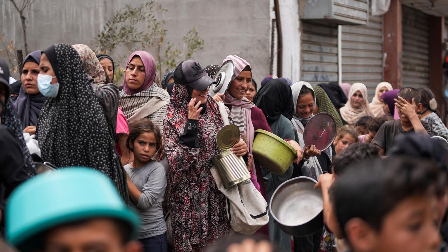 Hungernde Menschen im Gazastreifen, der zu Palästina gehört