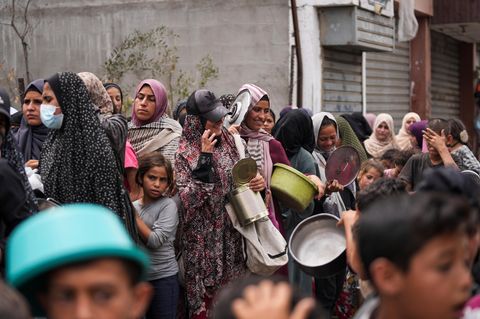 Hungernde Menschen im zu Palästina gehörenden Gaza-Streifen