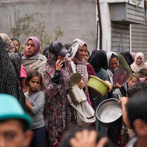 Hungernde Menschen im zu Palästina gehörenden Gaza-Streifen