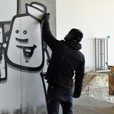 Graffitikünstler verschönern den Bunker