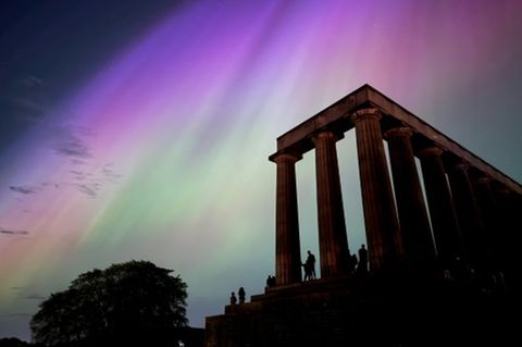 Polarlichter am Himmel über Edinburgh