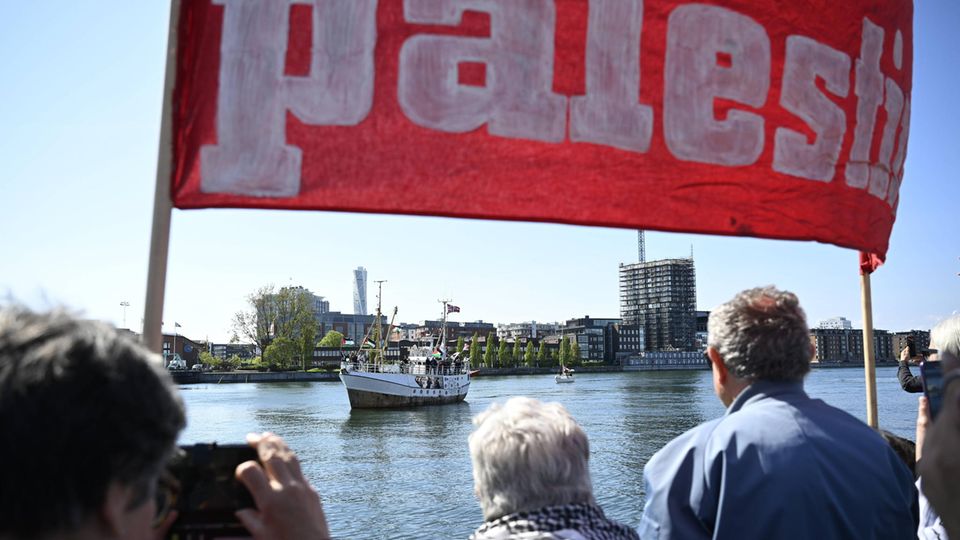 Tausende Menschen nahmen im Vorfeld des ESC an einer Kundgebung in Malmö gegen das Vorgehen Israels im Gaza-Krieg und die Zustimmung zum israelischen Beitrag zum ESC teil