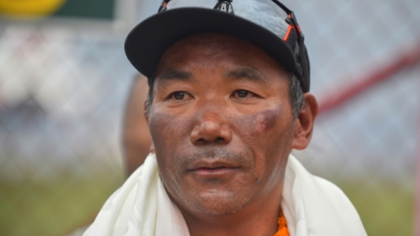 Nepalese bezwingt zum 29. Mal den Mount Everest und stellt neuen Rekord auf