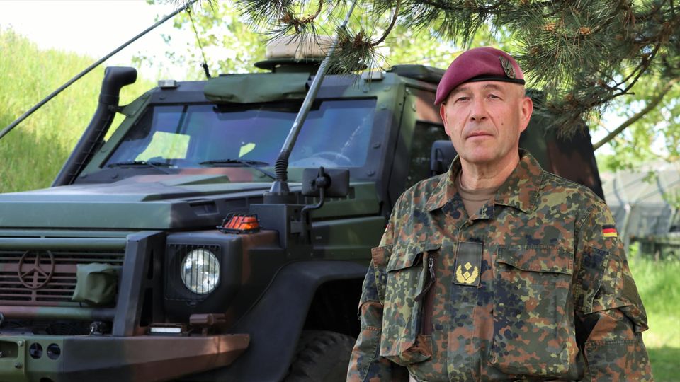 Generalmajor Dirk Faust (Archivbild) ist Kommandeur der Division Schnelle Kräfte (DSK), die die Übung mit insgesamt etwa 4500 Teilnehmern in Ungarn und Rumänien leitet