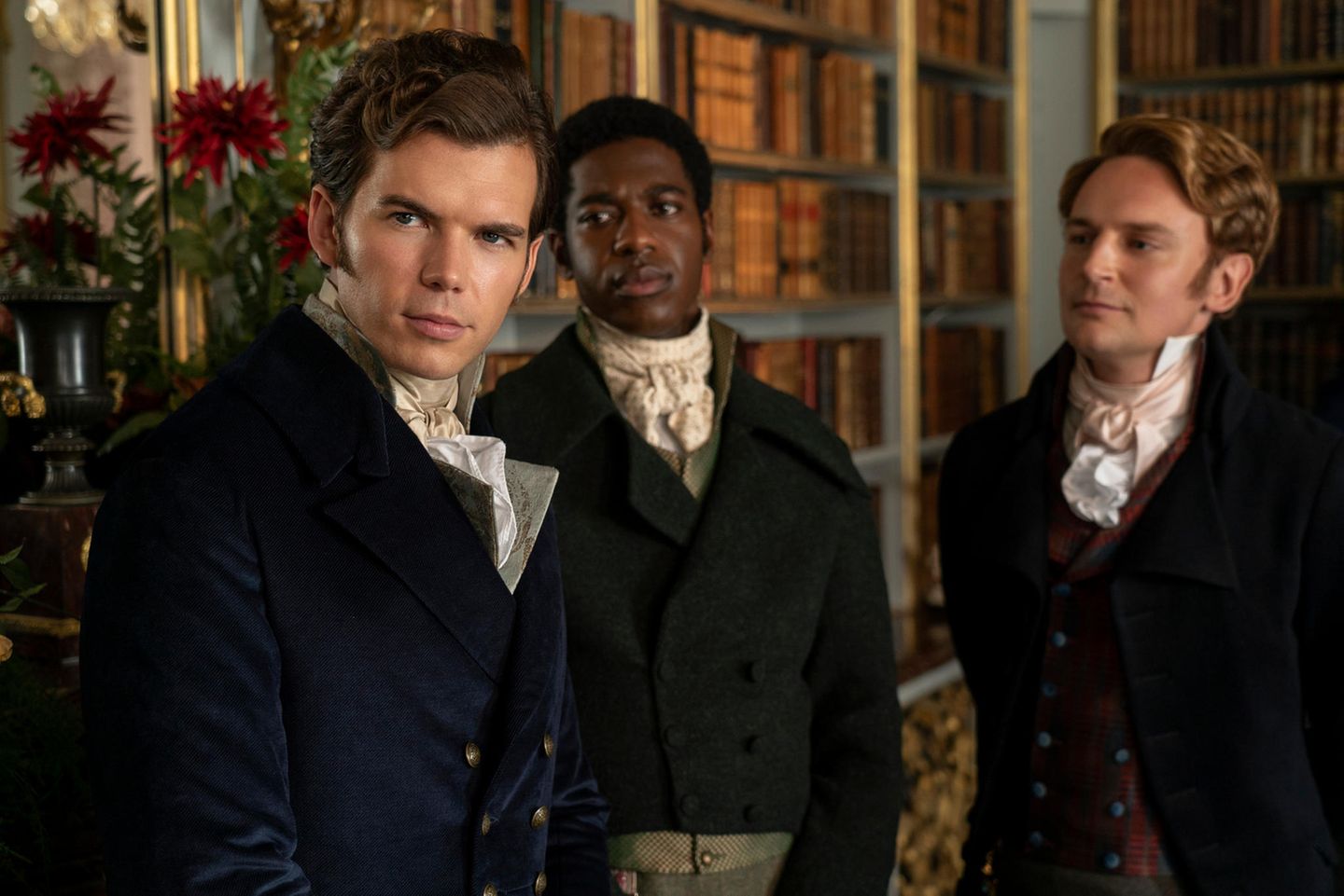 Die neuen Looks der beiden Hauptfiguren, die "Bridgerton"-typisch für die neue Staffel aufgehübscht wurden, kamen bei den Fans bereits gut an. Übrigens: Fans der Serie nennen das neue Liebespaar "Polin" - eine Mischung aus Penelope und Colin. 
