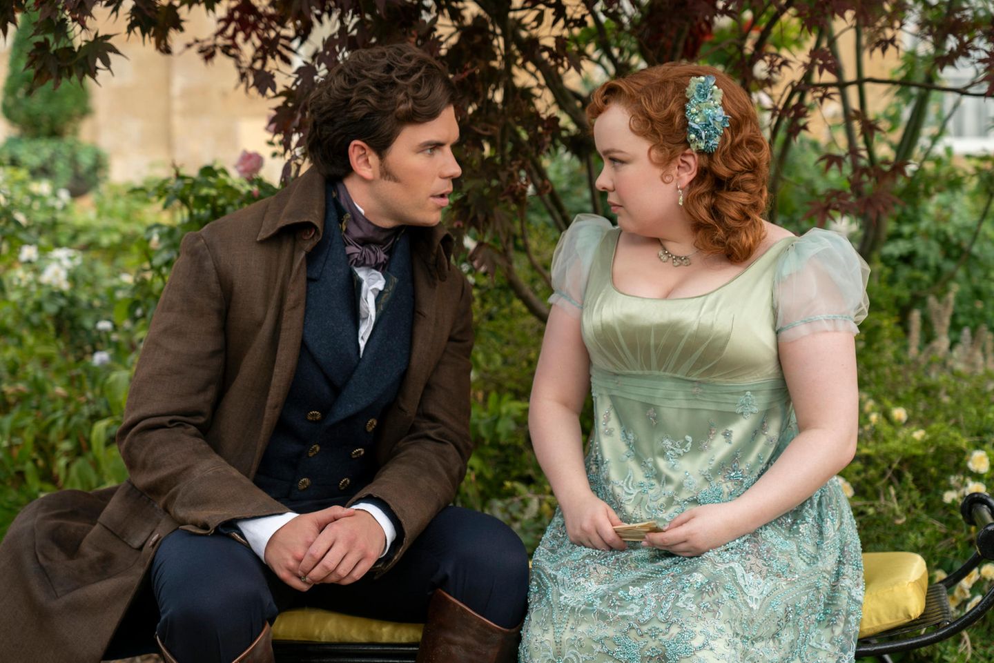 Doch bevor es zwischen den beiden heiß hergeht bietet Colin Penelope im Stil von "Pygmalion" seine Hilfe bei der Ehemann-Suche an - rein freundschaftlich, versteht sich. Er will ihr zeigen, wie sie sich potenziellen Verehrern gegenüber am besten verhält. Ein Grund für Penelopes Entschluss, sich auf dem Heiratsmarkt anzupreisen ist auch ...