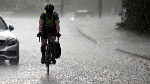 Unwetter: Karten Zeigen, Wo Es Am Wochenende Gewitter Mit Starkregen ...