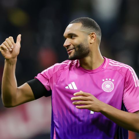Leverkusens Jonathan Tah (r.) nach dem Spiel gegen die Niederlande mit dem Kollegen Robert Andrich
