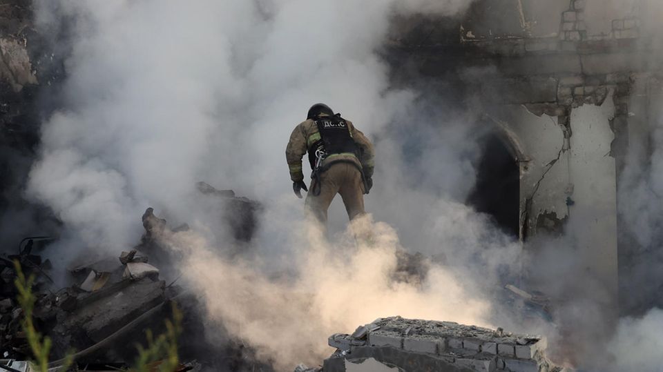 Krieg in der Ukraine: Nach russischer Großoffensive: Polizei evakuiert Bewohner von Charkiw