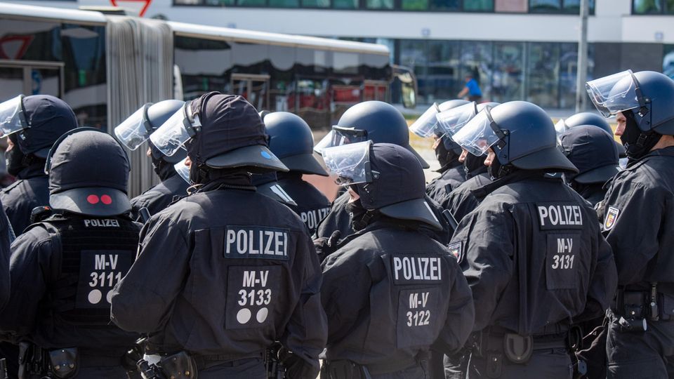 Fußball-EM in Deutschland: IS-Ableger ruft mit martialischem Plakat zu Anschlägen auf – Experte zur Gefahrenlage