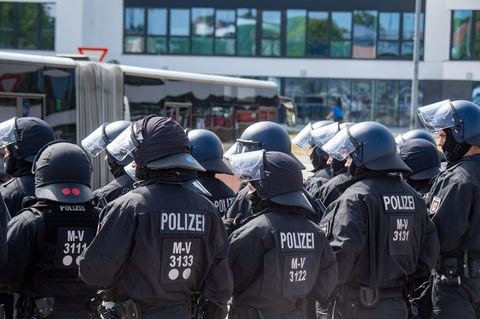 Fußball-EM in Deutschland: IS-Ableger ruft mit martialischem Plakat zu Anschlägen auf – Experte zur Gefahrenlage