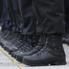 Schuhe von Bundeswehrsoldaten bei Appell