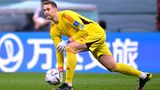 Musste vor Anpfiff sein Undershirt wegen unzulässiger Farbwahl wechseln, was wahrscheinlich die anstrengendste Bewegung für den Keeper an diesem Abend war. Während des Auftaktspiels dachte Neuer wahrscheinlich an die Zeit unter Pep Guardiola bei den Bayern zurück, als er ähnlich wenig zu tun hatte. Beim Gegentor flog er vergebens durch die Gegend, musste aber dennoch nicht duschen. 