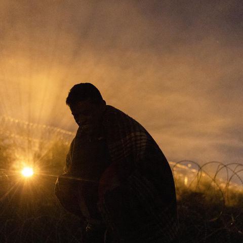 Migrant am Grenzzaun zur USA