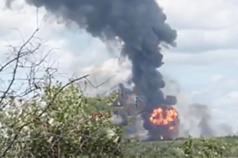 Gigantische Rauchsäule: Ukraine soll russisches Munitionsdepot zerstört haben (Video)