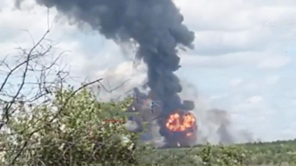 Gigantische Rauchsäule: Ukraine soll russisches Munitionsdepot zerstört haben (Video)