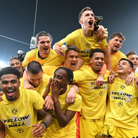 Die Spieler von Borussia Dortmund jubeln nach dem Einzug ins Champions-League-Finale