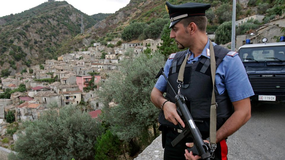 Die Polizei geht gegen die Mafia im Süden Italiens vor