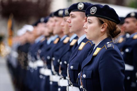 Kriegstüchtigkeit: Wir brauchen keine Wehrpflicht, sondern ein soziales Pflichtjahr!