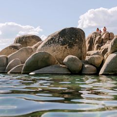 Steine bei Sand Harbor am Lake Tahoe