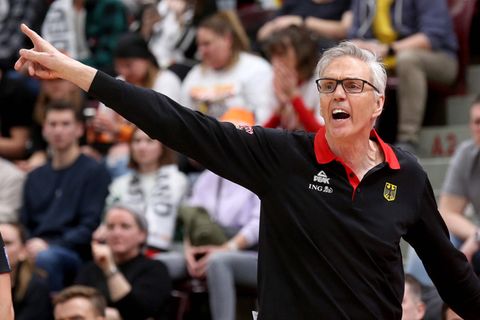 Basketball-Bundestrainer Gordon Herbert beim EM-Qualifikationsspiel gegen Montenegro