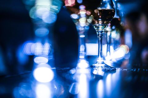 Genuss ohne Folgen? Mithilfe eines neuartigen Wirkstoffs sollen die schweren Nebenwirkungen des Alkoholkonsums abgemildert werden können.
