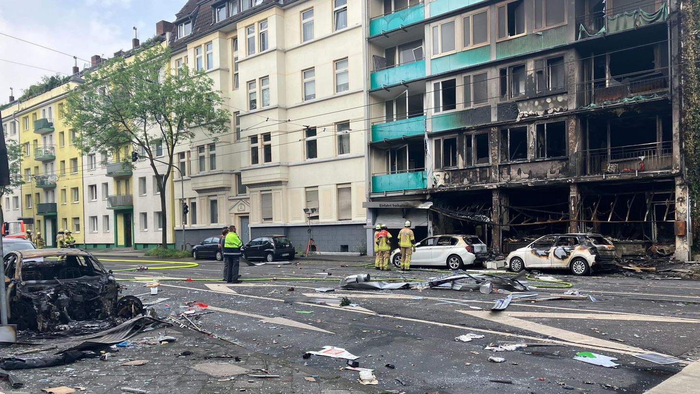 Drei Tote und mehrere Verletzte: Kiosk-Explosion in Düsseldorf: Video zeigt Ausmaß der Zerstörung