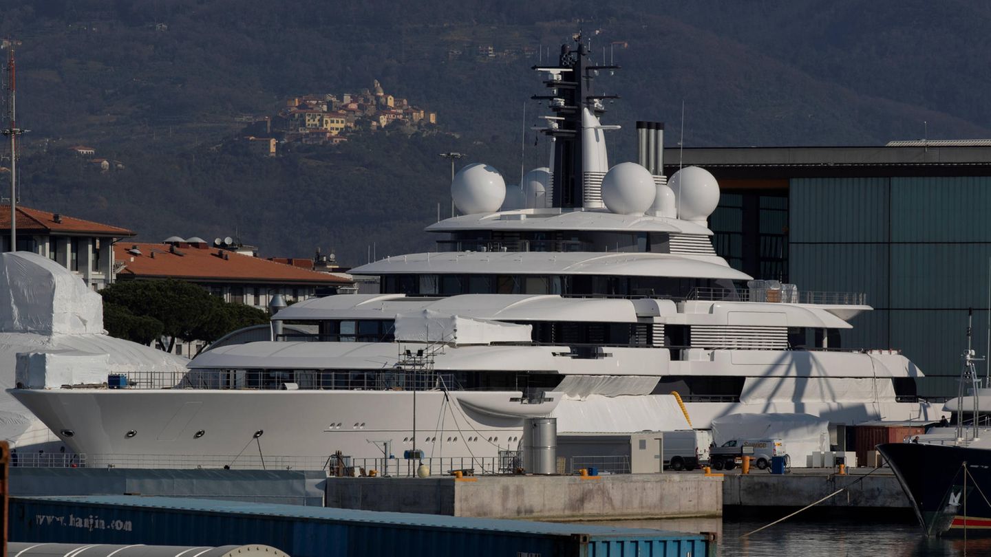 Schifffahrt: Mega-Yachten russischer Oligarchen kosten Italien ein Vermögen – und ein Ende ist nicht in Sicht