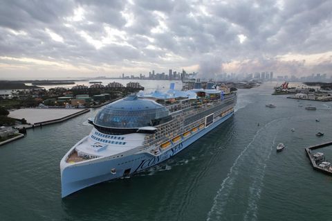 Ein Foto eines Kreuzfahrtschiffes