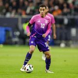 Wirkte von Beginn an voll konzentriert und wetterfest gegen die Härte des Gegners. Machte mit seinem Tor zum 2:0 ein klare Ansage und verwirrte so manche schottische Seele mit seinen Dribblings. Selbst zwei, drei Mann reichten manchmal nicht aus, um ihn zu stoppen. Wurde einmal ganz knapp außerhalb des Strafraums gelegt.