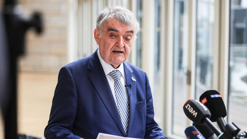 Antisemitismus: "Die rote Linie war überschritten": Wie NRW das Verbot von "Palästina Solidarität Duisburg" begründet Antisemitismus: "Die rote Linie war überschritten": Wie NRW das Verbot von "Palästina Solidarität Duisburg" begründet