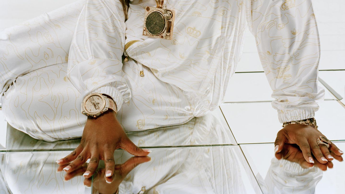 Gold watches are experiencing a boom.  What could be the reason?  Nine reasons