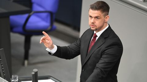 Hannes Gnauck, AfD-Politiker, spricht bei einer Plenardebatte im Bundestag