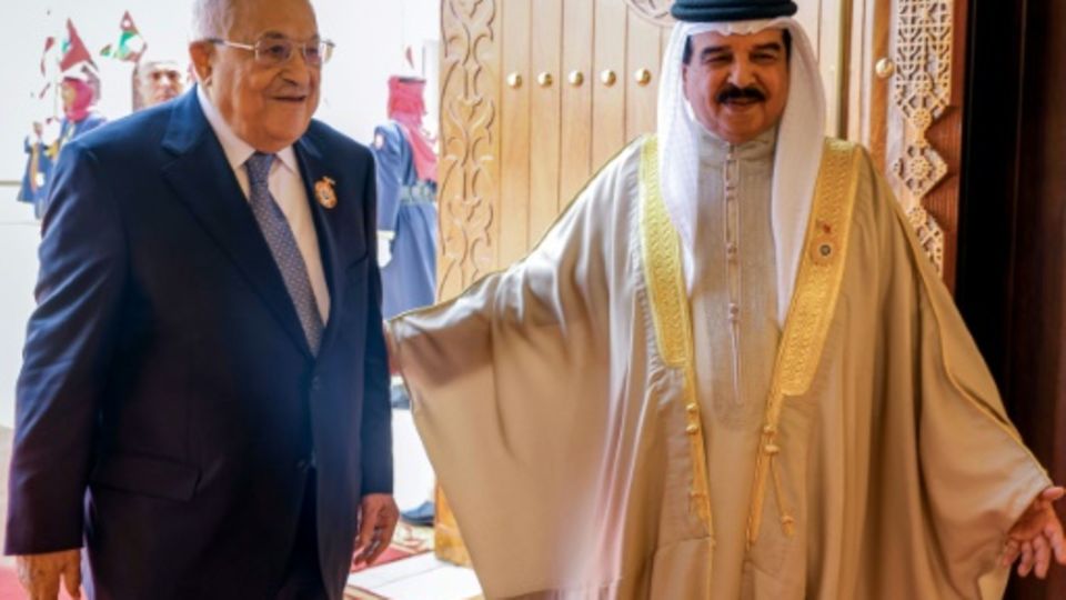 Bahrains König Hamad begrüßt Palästinenserpräsident Abbas