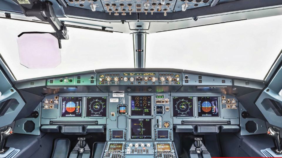 Blick in ein Cockpit eines modernen Passagierjets