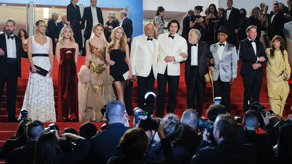 Francis Ford Coppla und seine Schauspieler im "Megalopolis"-Premiere in Cannes
