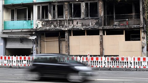 Das Wohn- und Geschäftshaus in Düsseldorf ist zu großen Teilen zerstört