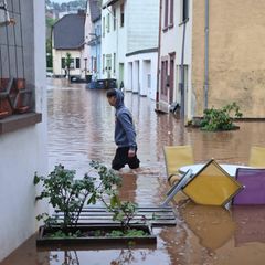 Unwetter: Hochwasser flutet die historische Altstadt von Ottweiler im Saarland