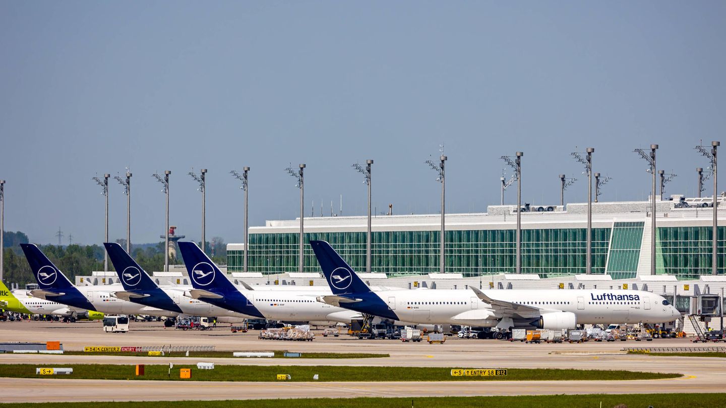 Ferienbeginn in Bayern: Klimaaktivisten legen Münchner Airport stundenlang lahm