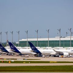Stillstand in München: Weil Klimaaktivisten auf das Flughafengelände eindrangen, blieben die Flieger am Samstagmorgen am Boden.