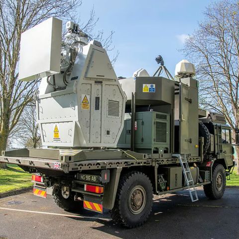 Die Impulswaffe RFDEW montiert auf einem Lkw