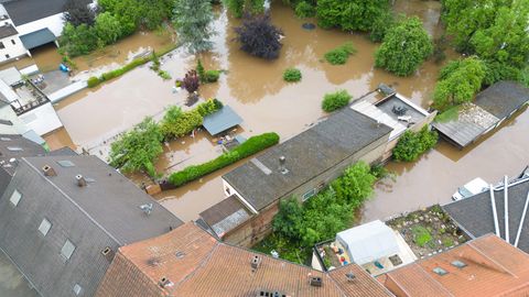 Drohnenaufnahmen zeigen den überfluteten Ortsteil Geislautern im Saarland