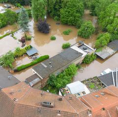 Drohnenaufnahmen zeigen den überfluteten Ortsteil Geislautern im Saarland