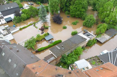 Drohnenaufnahmen zeigen den überfluteten Ortsteil Geislautern im Saarland
