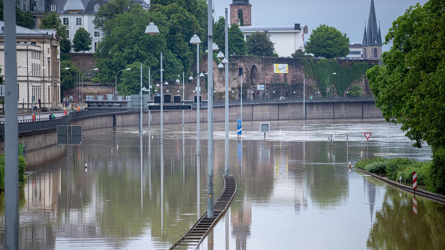 Hochwasser "Saarland seit rund 36 Stunden im Ausnahmezustand" STERN.de