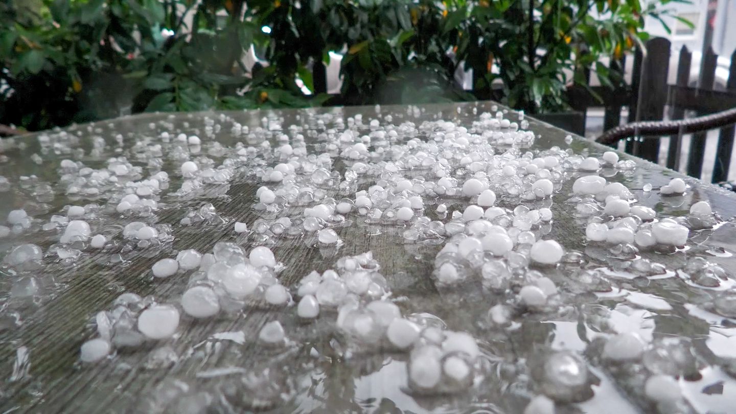 Teilweise hagelte es zwei Zentimeter große Hagelkörner und es regnete sintflutartig in Nürnberg