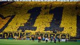 Schon vor dem Spiel verabschiedete die Dortmunder Südtribüne Vereinslegende Marco Reus. 12 Jahre lang spielte er in schwarz-gelb, holte zwei Mal den DFB-Pokal und zog zweimal ins Champions League-Finale ein. Die Fans dankten es ihm mit einer Choreografie.